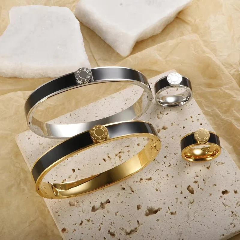 Skanto | Klassische Armbänder und Ringe mit römischen Ziffern