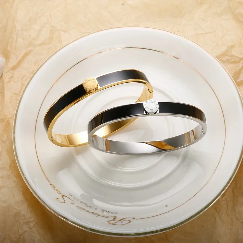 Skanto | Klassische Armbänder und Ringe mit römischen Ziffern