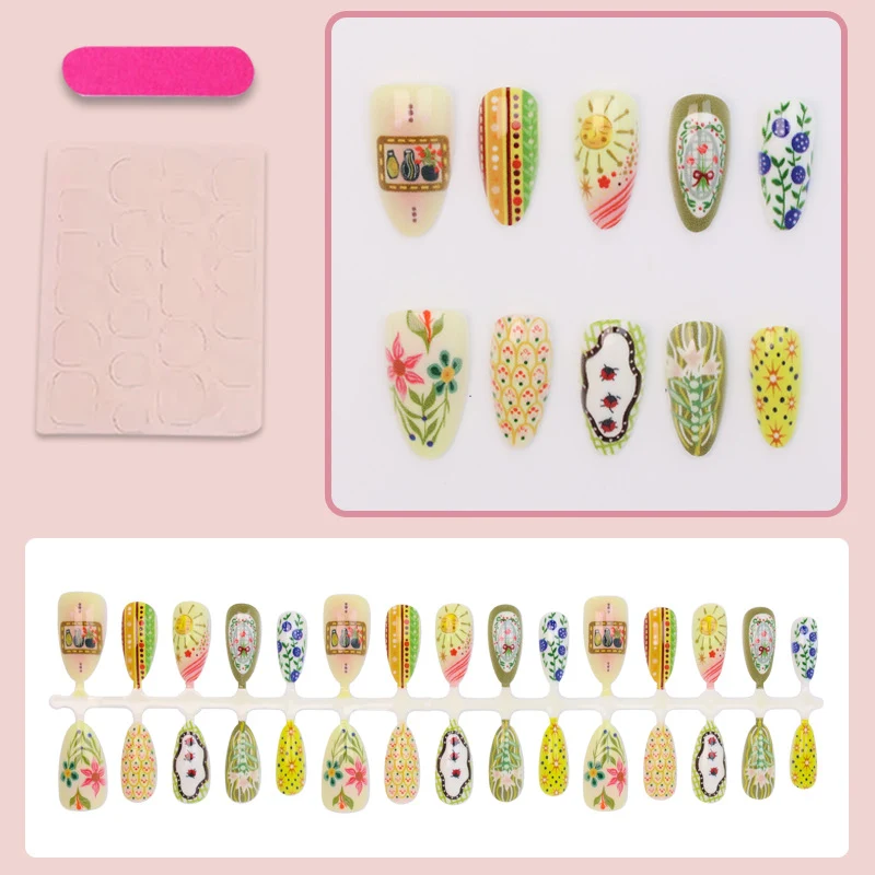 Kunstnagelset mit aufwendigen floralem und buntem Desig Brehn