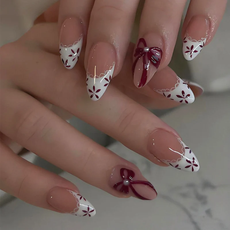 Kunstnagelset mit eleganten Schleifen- und Blumendetails Brehn
