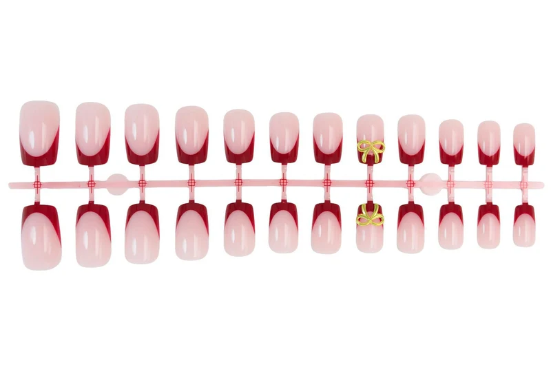 Kunstnagelset mit eleganten roten Spitzen und raffinierten Schleifenverzierungen Brehn