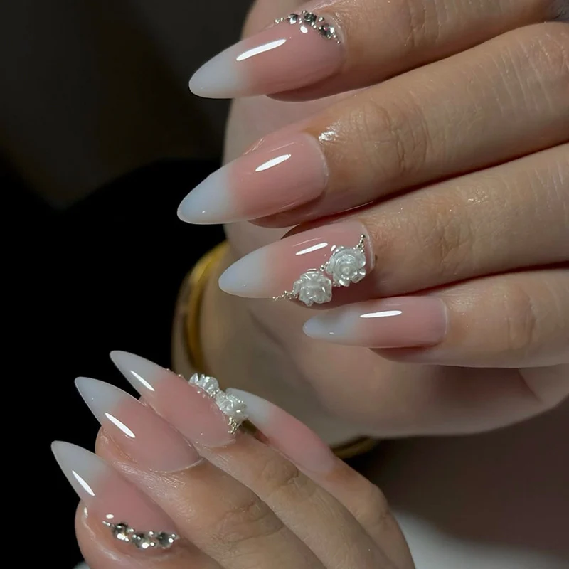 Kunstnagelset mit eleganten Rosenverzierungen Brehn