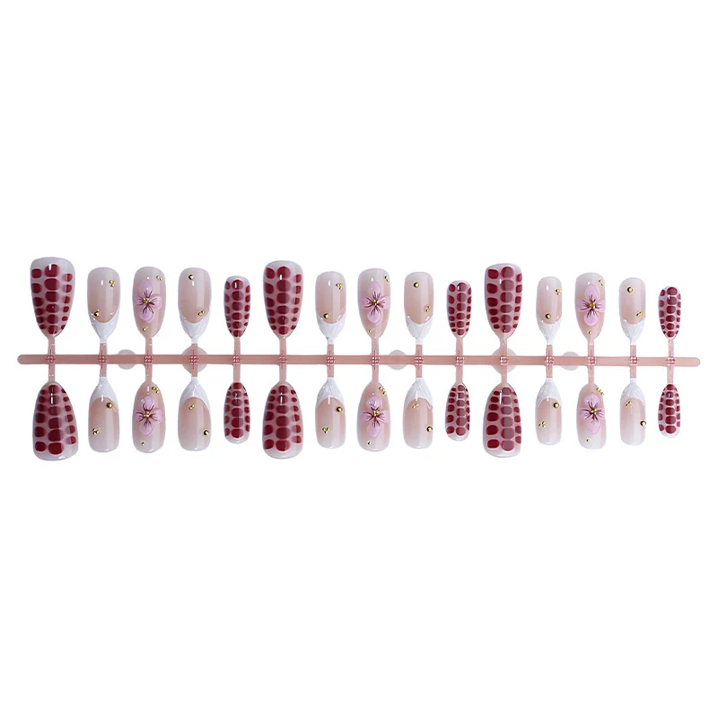 Kunstnagelset mit eleganten Blüten- und Glitzerakzenten Brehn