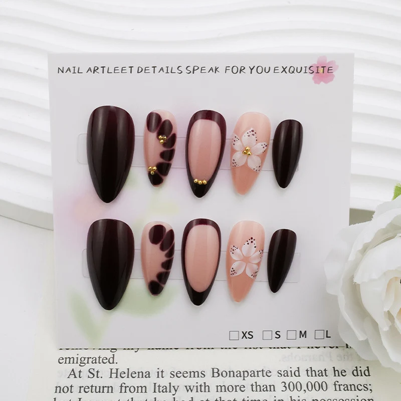 Kunstnagelset mit eleganten Blumenmustern und Glamour-Akzenten Brehn