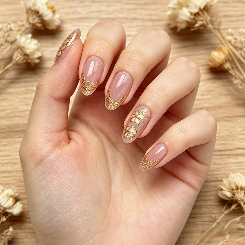 Kunstnagelset mit eleganten Blumendetails Brehn