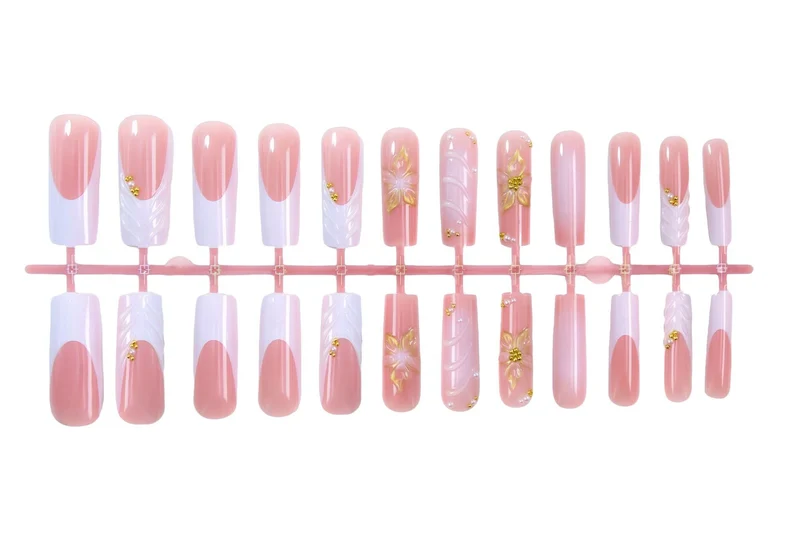Kunstnagelset mit eleganten Blumendesigns Brehn