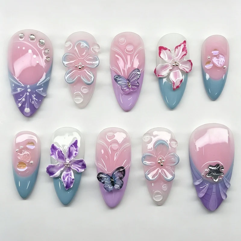 Kunstnagelset mit eleganten Blumen- und Schmetterlingsverzierungen Brehn