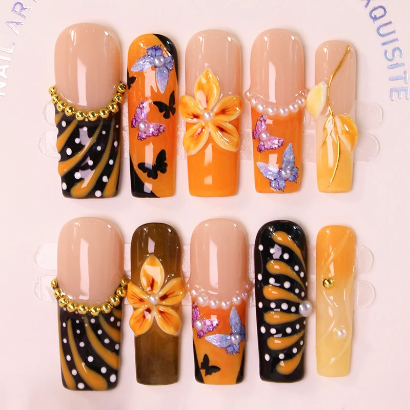 Kunstnagelset mit eleganten Blumen- und Schmetterlingsmotiven Brehn