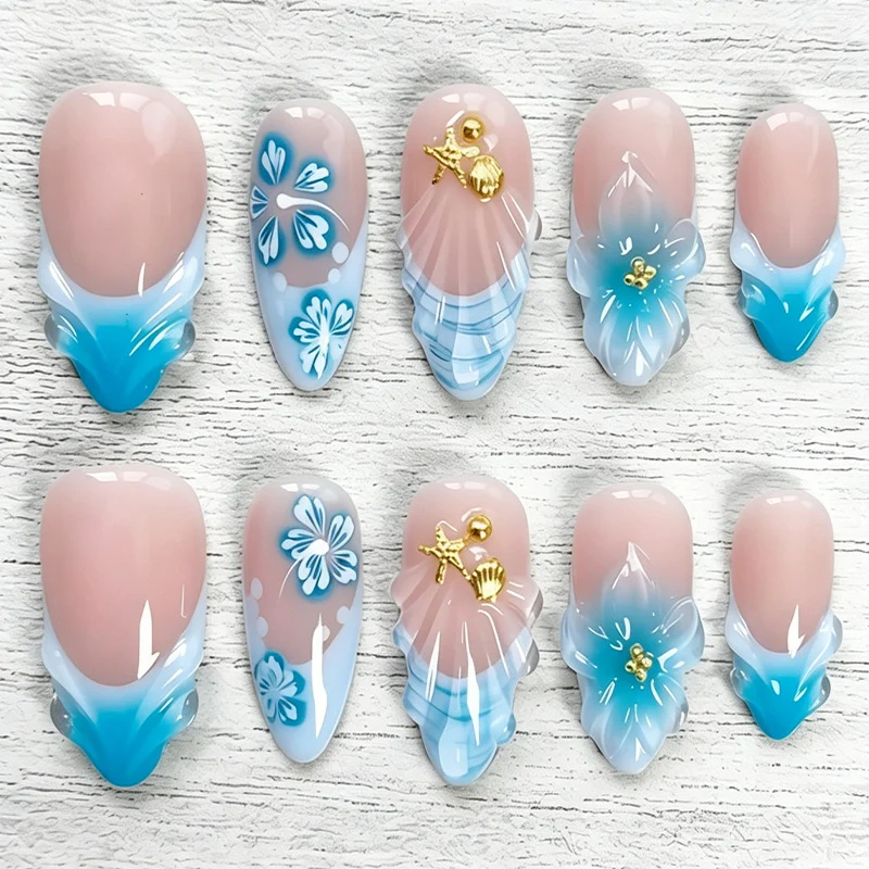 Kunstnägel Set mit eleganten floralen Akzenten Brehn