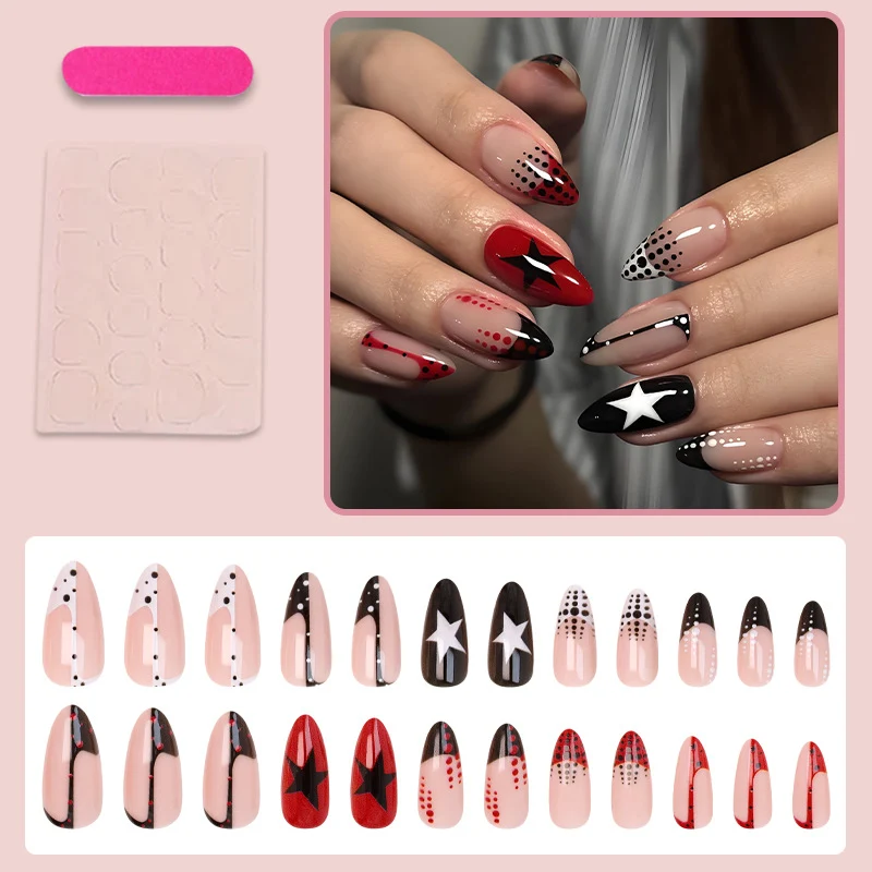 Kunstnagelset mit auffälligen Sternen- und Punkte-Designs Brehn