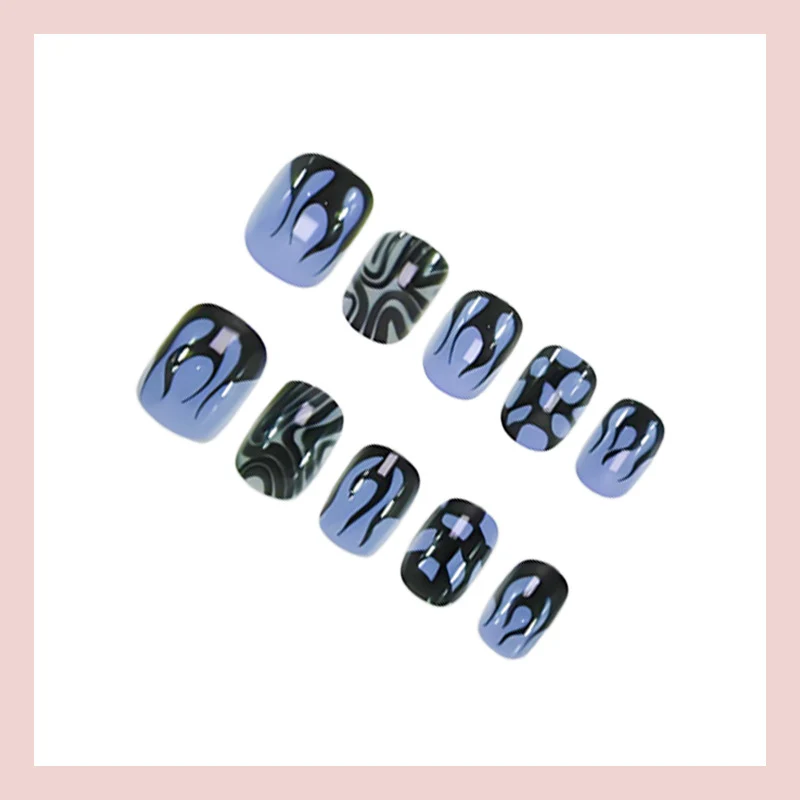 Kunstnagelset mit auffälligen geometrischen Motiven Brehn