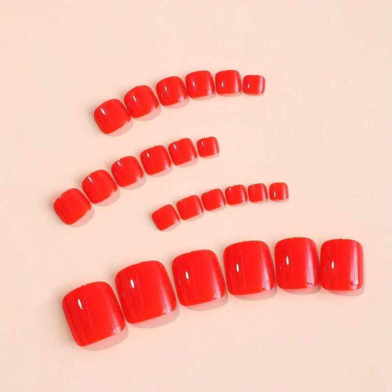 Kunstnagelset in strahlendem Rot Brehn