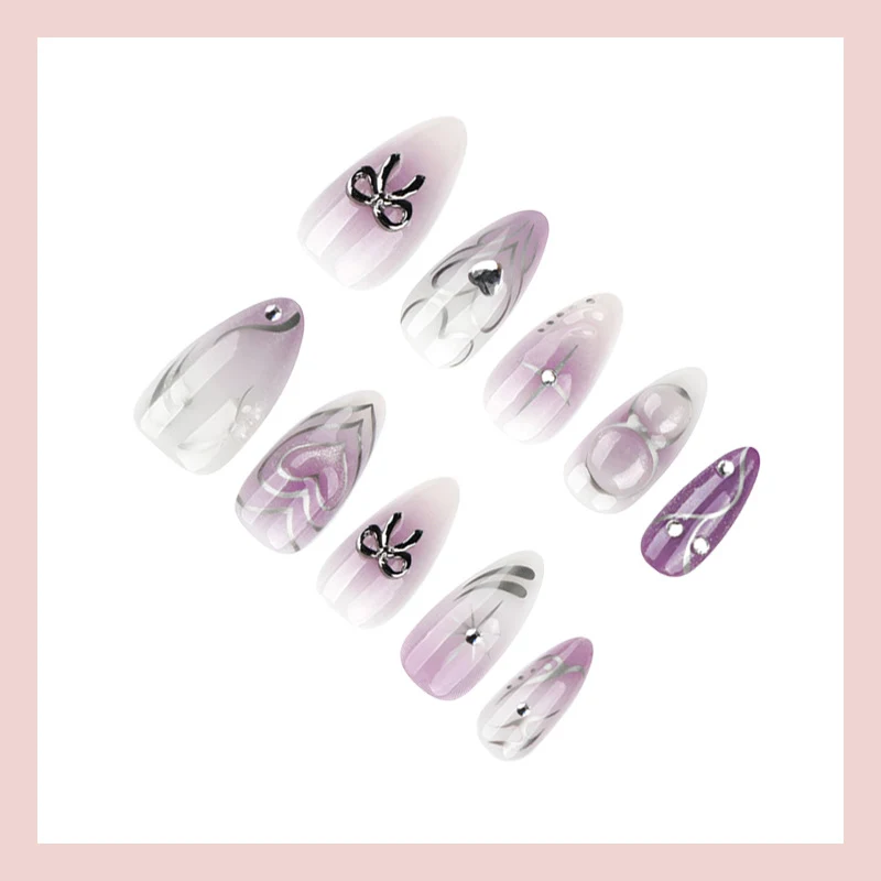 Kunstnagelset mit eleganten Blumen- und Glitzerakzenten Brehn