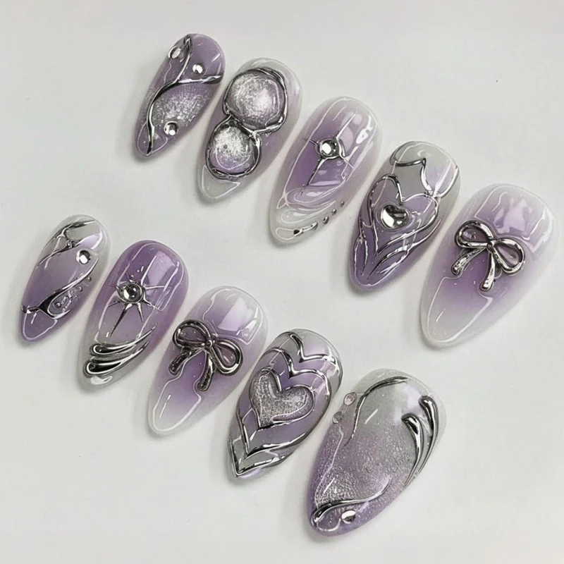 Kunstnagelset mit eleganten Blumen- und Glitzerakzenten Brehn