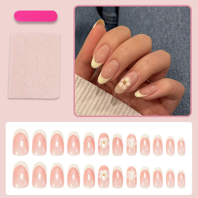 Kunstnagelset mit eleganten blauen und nude Farbakzenten Brehn