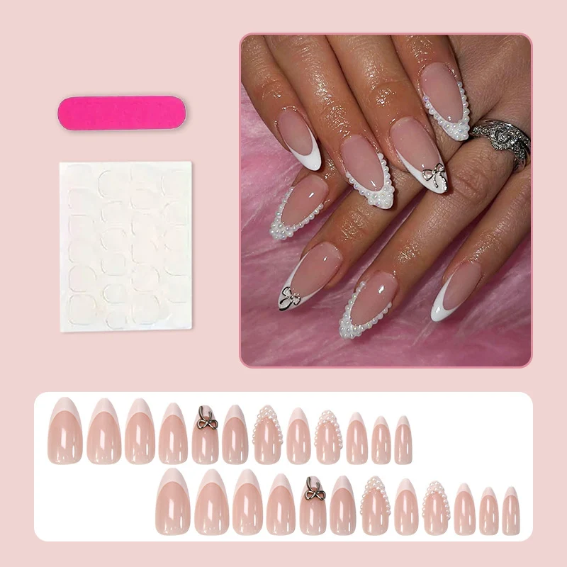 Kunstnagelset mit eleganten blauen und nude Farbakzenten Brehn
