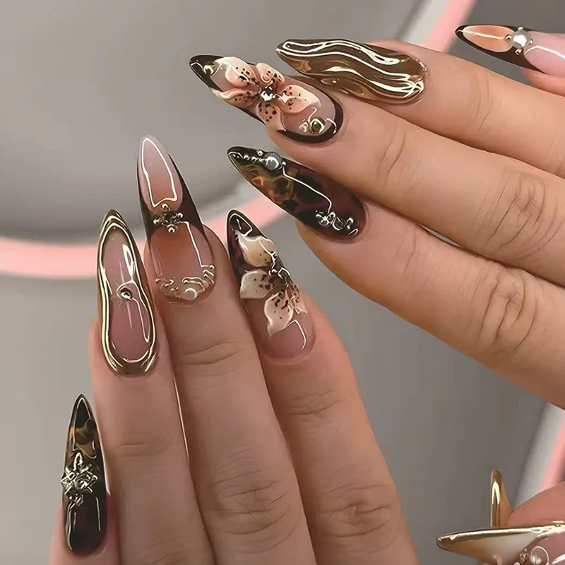 Kunstnägel Set mit eleganten 3D-Blumen und glamourösen Akzenten Brehn