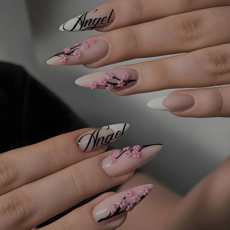 Kunstnägel mit zarten 3D-Blüten und eleganter Gestaltung Brehn