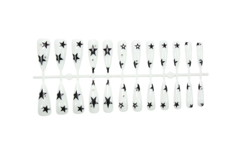 Kunstnägel mit stilvollem Stern-Design Brehn