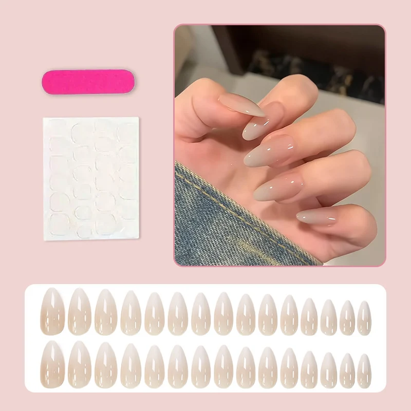 Kunstnagelset im eleganten Stil Brehn