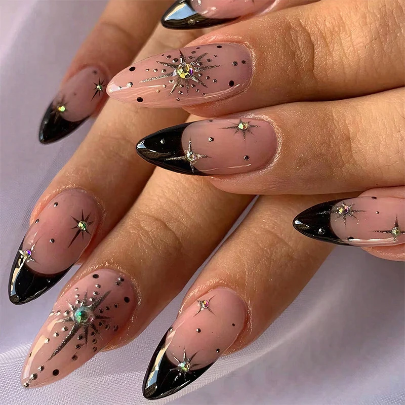 Kunstnagelset mit eleganten 3D-Sternen und Glitzerakzenten Brehn