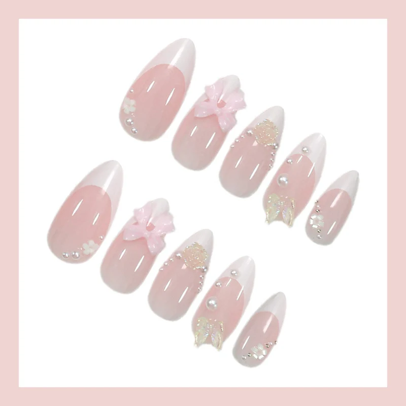 Kunstnagelset mit eleganten 3D-Blüten und trendigen Spitzen Brehn