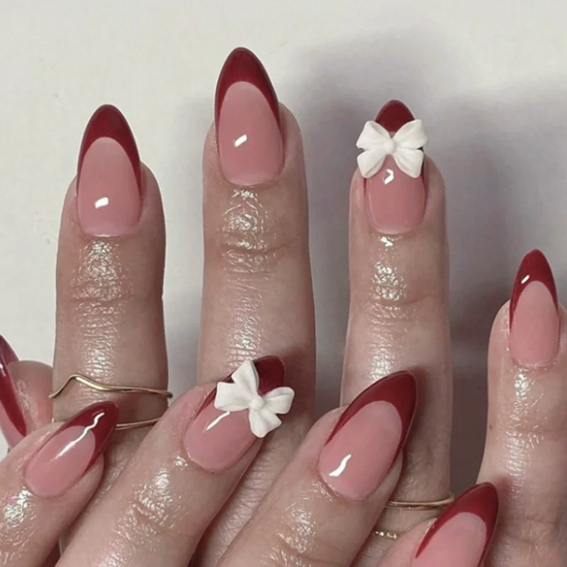 Kunstnagelset mit elegantem Spitzen-Design und romantischen Schleifen Brehn