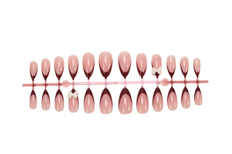 Kunstnagelset mit elegantem Spitzen-Design und romantischen Schleifen Brehn