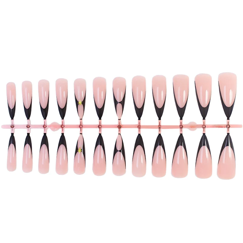 Kunstnagelset mit elegantem Spitzen-Design und Glitzerdetails Brehn