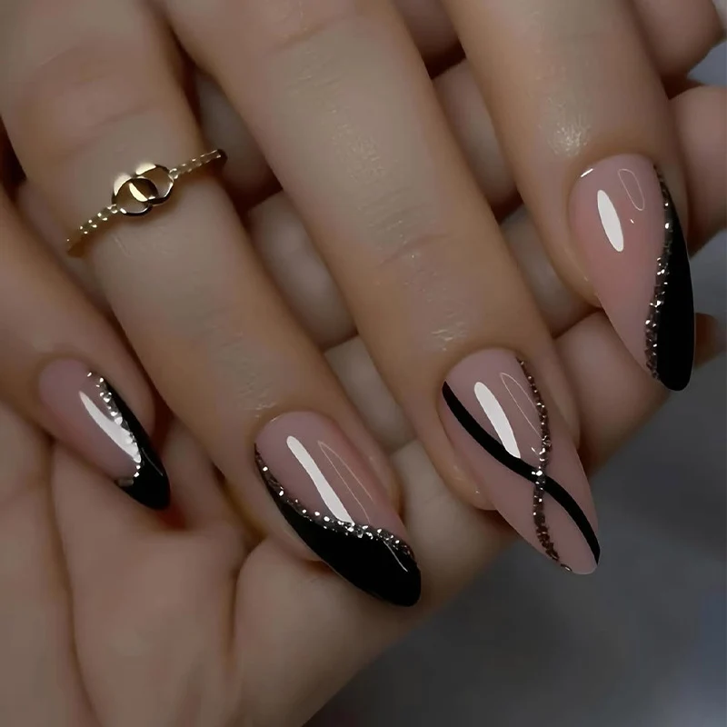 Kunstnagelset mit elegantem Schwarzweiß-Design und Glitzerakzenten Brehn