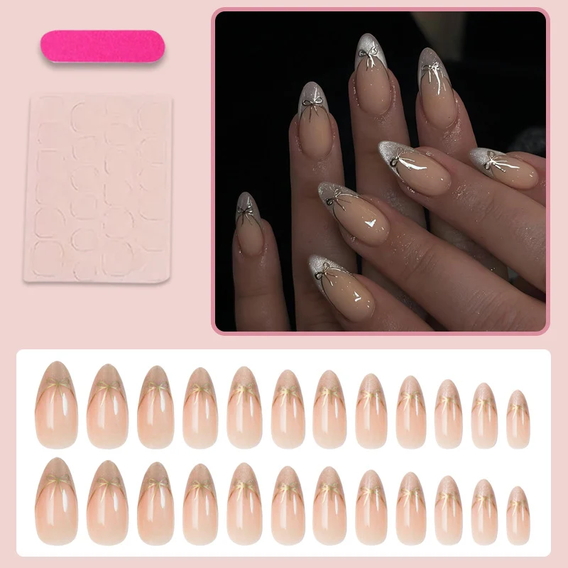 Kunstnagelset mit elegantem Schwarz-Weiß-Spitzen-Design und zarten Schleifenverzierungen Brehn