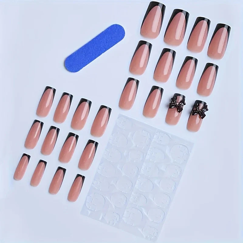 Kunstnagelset mit elegantem Schwarz-Weiß-Spitzen Design Brehn