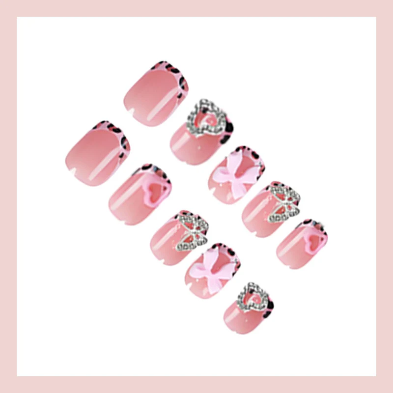 Künstliche Nagelart mit Verzierungen Brehn
