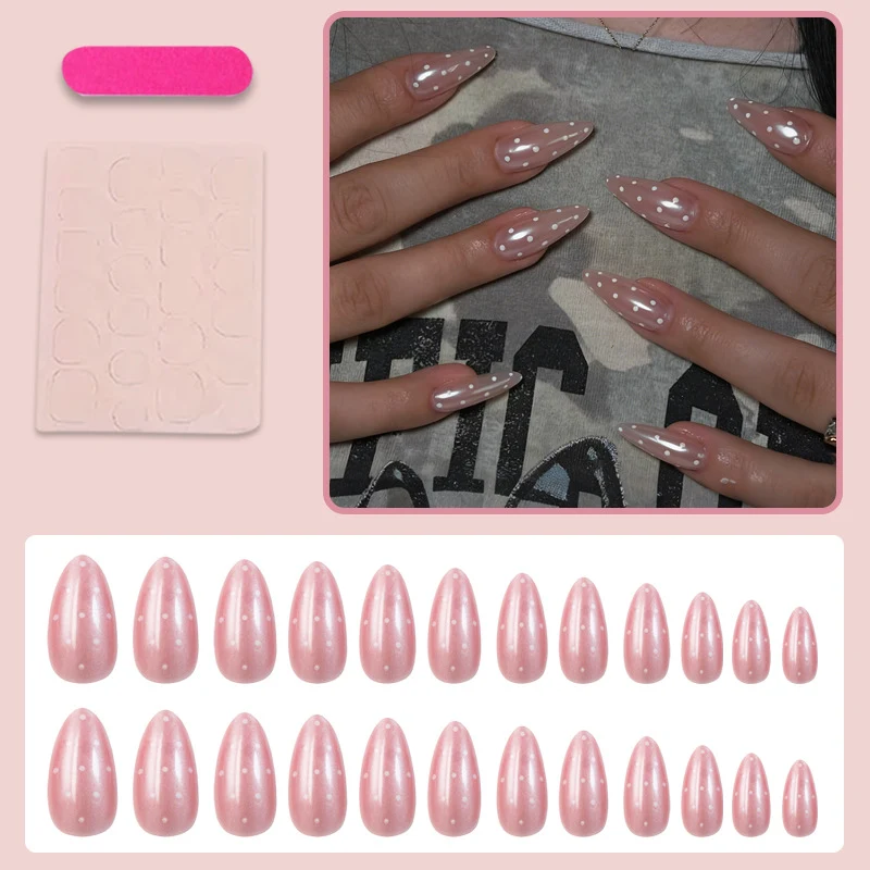 Künstliche Fingernägel mit Modernem Punktedesign Brehn