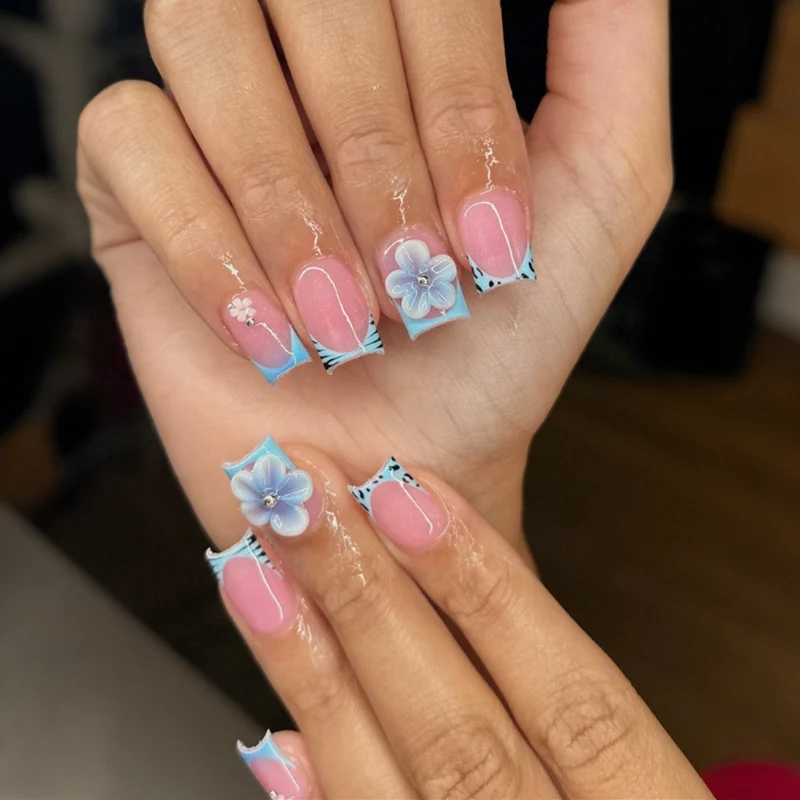 Künstliche Fingernägel mit floralen Designs Brehn