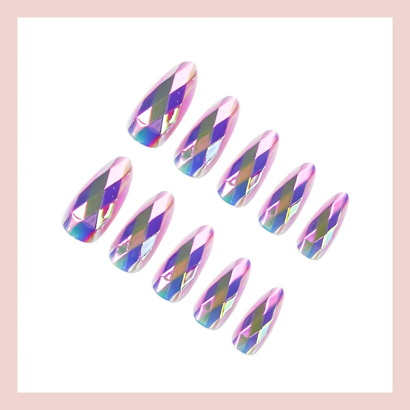 Künstliche Fingernägel mit facettiertem Design Brehn