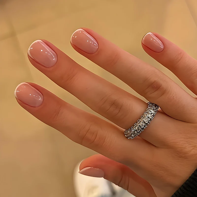 Kunstnägel mit eleganter French-Spitze Brehn