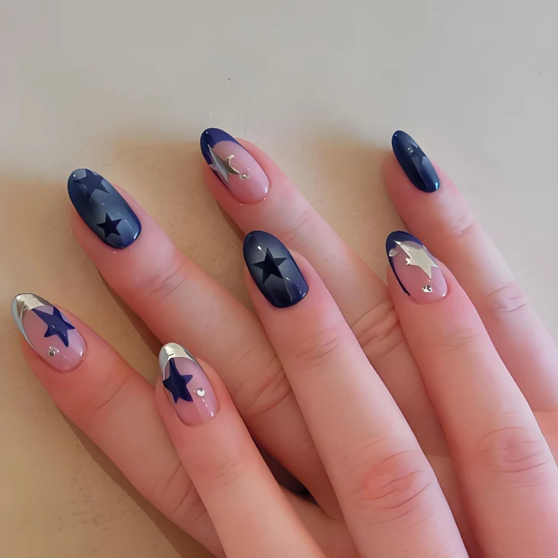 Kunstnägel mit eleganten Sternenmuster und geschmeidiger Struktur Brehn