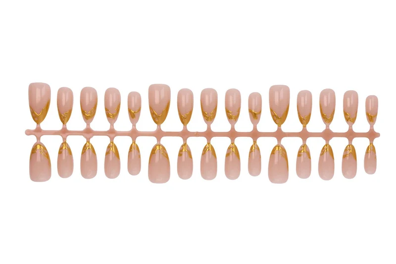 Kunstnägel mit eleganten Goldspitzen Brehn
