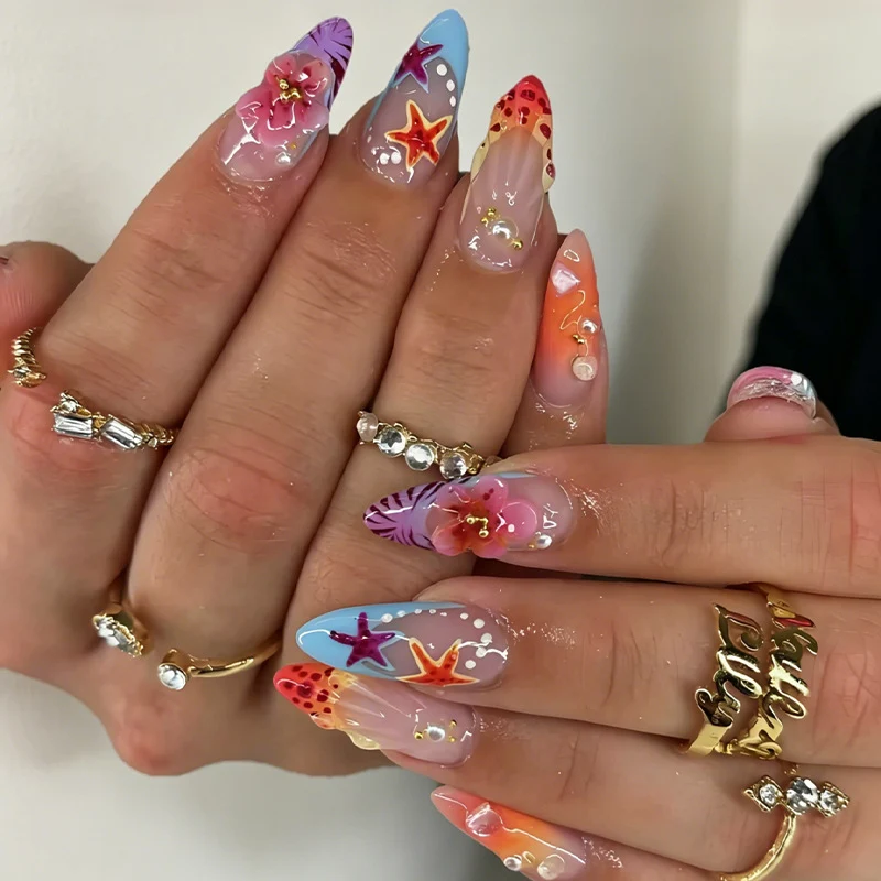 Elegante Kunstnägel mit floralen Motiven Brehn