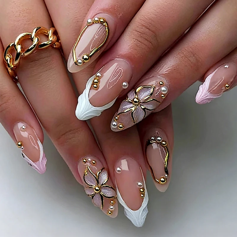 Elegante Kunstnägel mit floralem Design Brehn