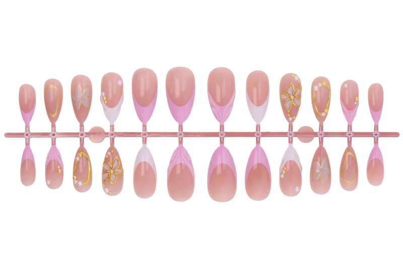 Elegante Kunstnägel mit floralem Design Brehn