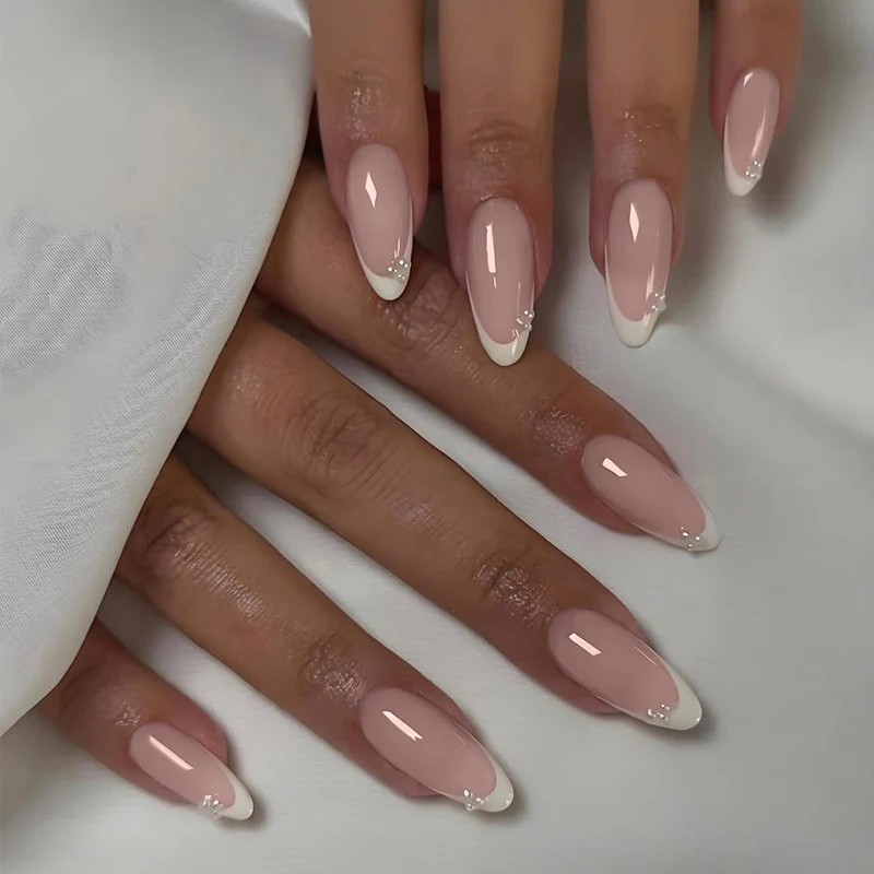 Kunstfingernägel Set mit elegantem French-Tip Design und glamourösen Details Brehn
