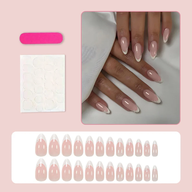 Kunstfingernägel Set mit elegantem French-Tip Design und glamourösen Details Brehn