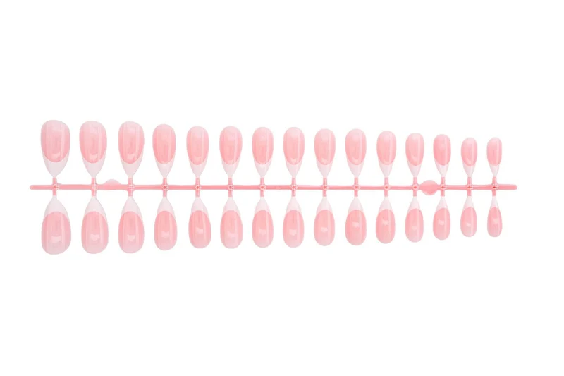 Kunstnägel mit elegantem French-Tip Brehn