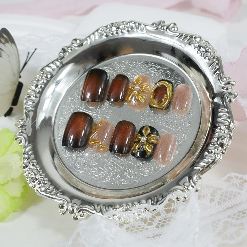 Designer Nagelkunst mit Schmuckelementen Brehn