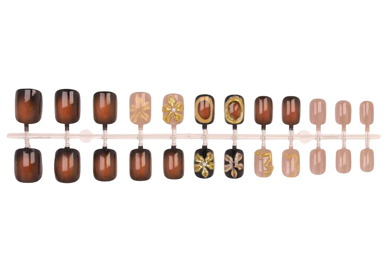 Designer Nagelkunst mit Schmuckelementen Brehn