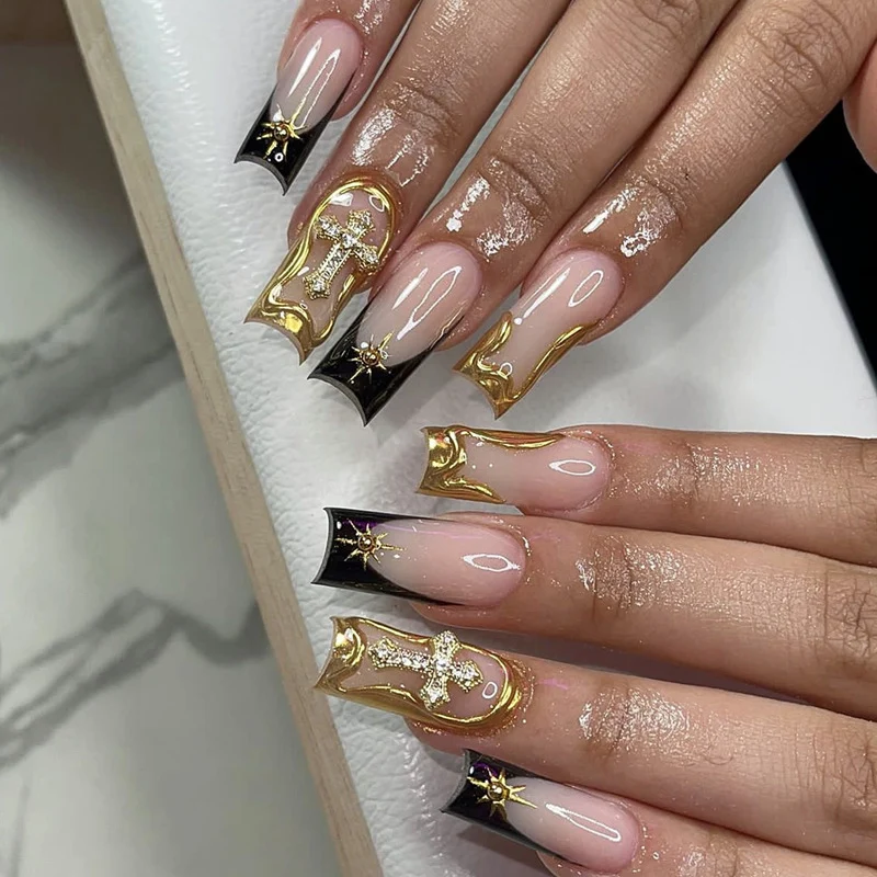 Designer Kunstnagelset mit glamourösen Verzierungen Brehn