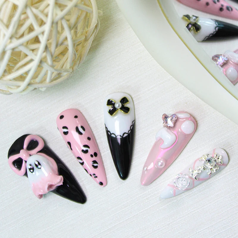 Kreatives Kunstnagelset mit einzigartigen Designs Brehn