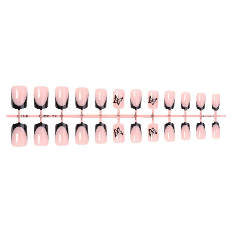 Glamouröses Kunstnagelset mit filigranen Schmetterlingsdesigns Brehn